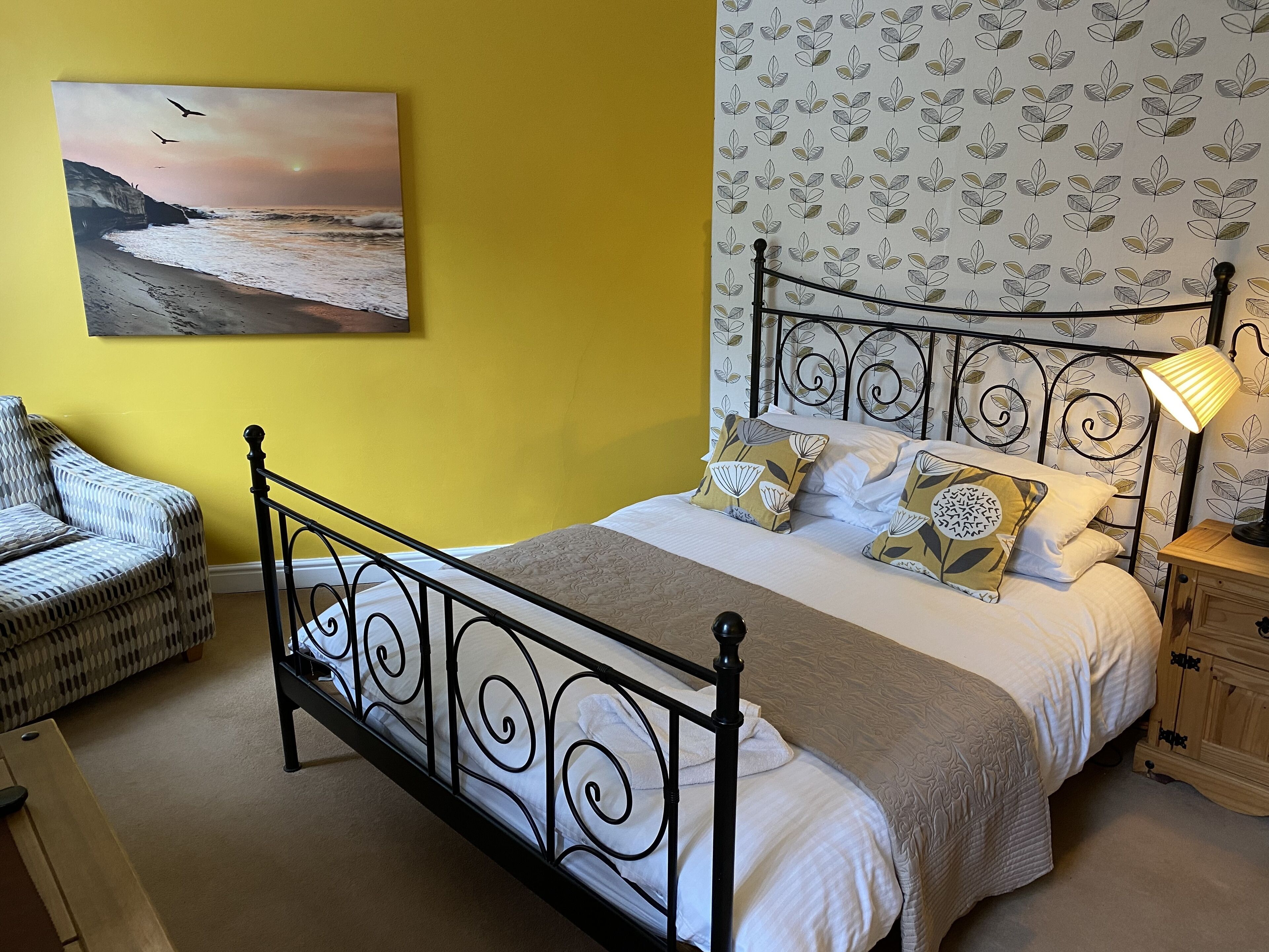 Classic Double Room | Blackout drapes, iron/ironing board, free WiFi, bed sheets