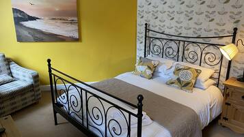 Classic Double Room | Blackout drapes, iron/ironing board, free WiFi, bed sheets