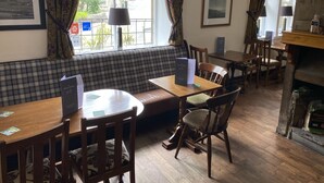 Unclassified image, 3 of 19, button - The White Horse Inn (Holmfirth)