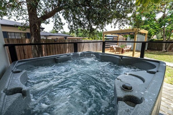 Outdoor spa tub