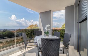 Outdoor dining - Nice apartment in Kostrena with house sea view (Kostrena)