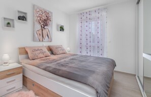 2 bedrooms, free WiFi, bed sheets - 2 bedroom cozy apartment in Kostrena (Kostrena)