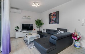 TV - Nice apartment in Kostrena with house sea view (Kostrena)