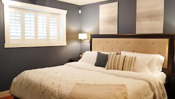 2 bedrooms, in-room safe, desk, iron/ironing board