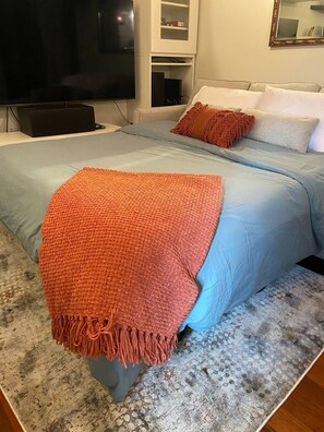 2 bedrooms, in-room safe, desk, iron/ironing board