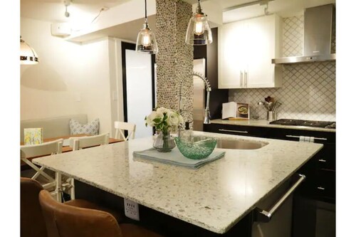 Kool Kits! Family-run and close to UBC, Downtown and Vancouver’s nature.