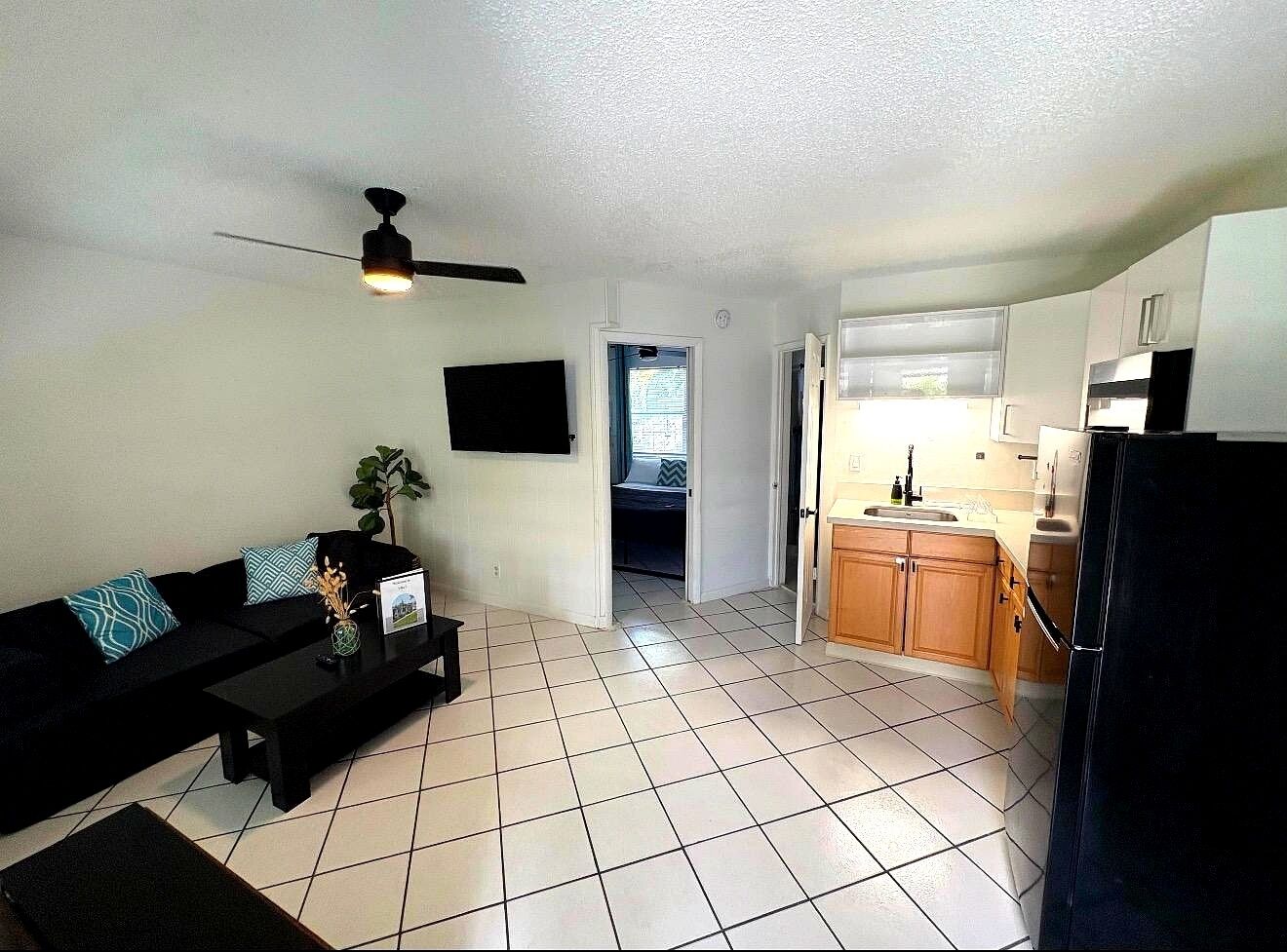 Executive Apartment, 1 Queen Bed with Sofa bed, Canal View, Beachside | Living area