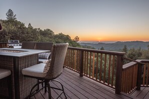 Outdoor dining - Alta Vista - Luxury Murphys Home (Murphys)