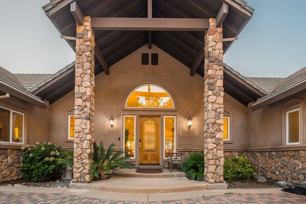 Exterior detail - Alta Vista - Luxury Murphys Home (Murphys)