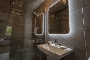 Bathroom - Newly Renovated, Stylish Self-catering Apartment (Dawros)