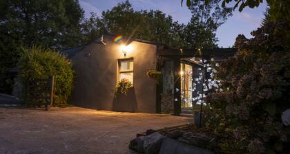Newly Renovated, Stylish Self-catering Apartment