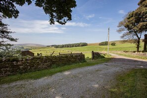 Property grounds - Captivating 3-bed Cottage Above Hebden Bridge (Hebden Bridge)