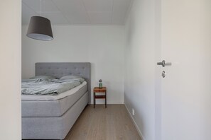 2 slaapkamers, een strijkplank/strijkijzer, gratis wifi, beddengoed