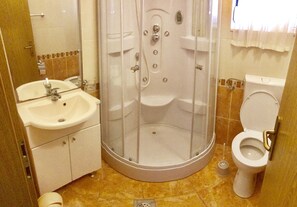 Apartamento | Baño | Ducha y toallas