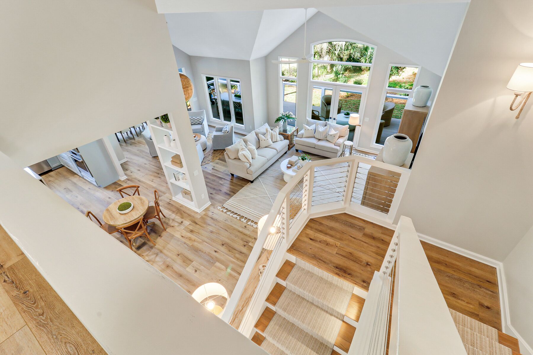 Fernseher, Tischtennisplatte, Arbeitsbereiche