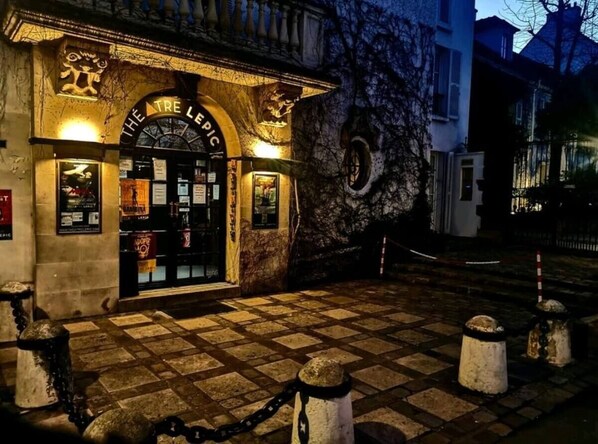 تفاصيل الفندق من الخارج