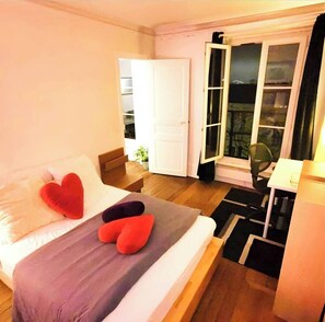 1 slaapkamer, een bureau, een strijkplank/strijkijzer, gratis wifi