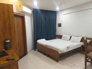 Room - Hotel Kartiki (Chhatrapati Sambhajinagar)