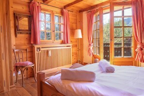 5 Schlafzimmer, Schreibtisch, Bügeleisen/Bügelbrett, Reisekinderbett