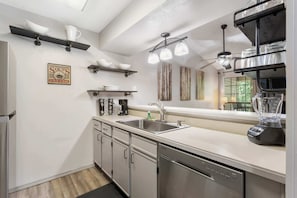 Appartamento, letti multipli, balcone, vista campo da golf (Golf View Serenity) | Cucina privata | Macchina per tè/caffè