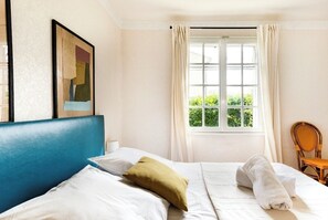 2 slaapkamers, een strijkplank/strijkijzer, gratis wifi, beddengoed