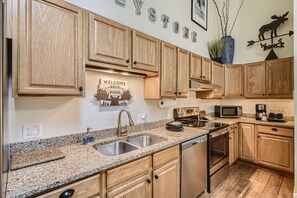 Townhome, Multiple Beds, Balcony | Private kitchen | Fridge, oven, dishwasher, coffee/tea maker - Keystone Getaway (Keystone)