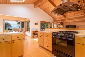 House, Multiple Beds, Hot Tub, Ocean View | Private kitchen | Fridge, microwave, oven, stovetop