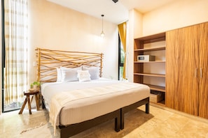 2 多间卧室、客房内保险箱、免费 WiFi、床单