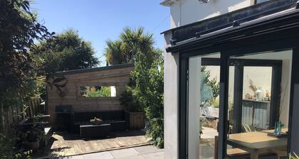 Sunnyview 5-bed House in Kingsbridge With Parking