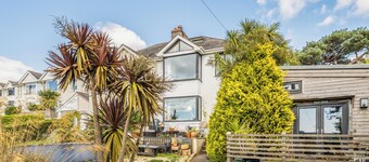 5 Bed House - Sleeps 15 - Pets - Garden - Parking