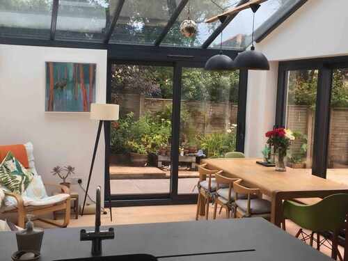 5 Bed House - Sleeps 15 - Pets - Garden - Parking