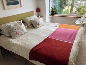 5 bedrooms, iron/ironing board, free WiFi, bed sheets