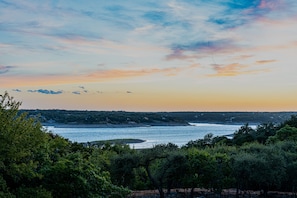 Beach - Lavish Lake Getaway (Austin)