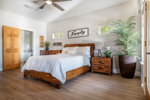ハウス ベッド (複数台) バルコニー | 4 室のベッドルーム、WiFi (無料)、ベッドシーツ