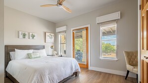 House, Multiple Beds, Balcony - Lavish Lake Getaway (Austin)