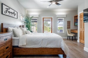 House, Multiple Beds, Balcony - Lavish Lake Getaway (Austin)