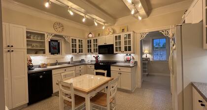 Charming Victorian, Private Hot Tub