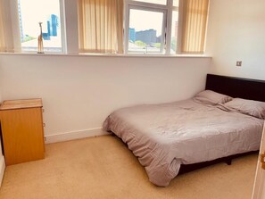 2 camere, una scrivania, ferro/asse da stiro, Wi-Fi gratuito