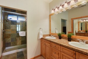 Ferienhaus, Mehrere Betten, Whirlpool | Badezimmer | Handtücher