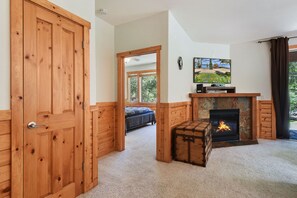 House, Multiple Beds, Hot Tub | Living room | 40-inch TV with digital channels, fireplace - Adventure Awaits (Truckee)