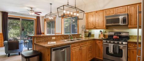 ハウス ベッド (複数台) スパ浴槽 | 専用キッチン | 冷蔵庫、電子レンジ、オーブン、コンロ