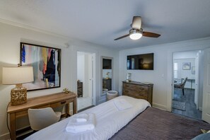 3 bedrooms, desk, iron/ironing board, free WiFi - Bama Off Main - Book now for football season! (Northport)