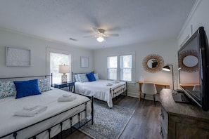 3 bedrooms, desk, iron/ironing board, free WiFi
