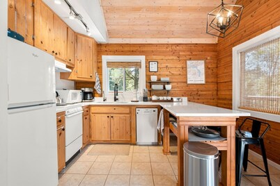 Perch - Cushman Hideaway: Modern Lake Cushman Cabin Getaway