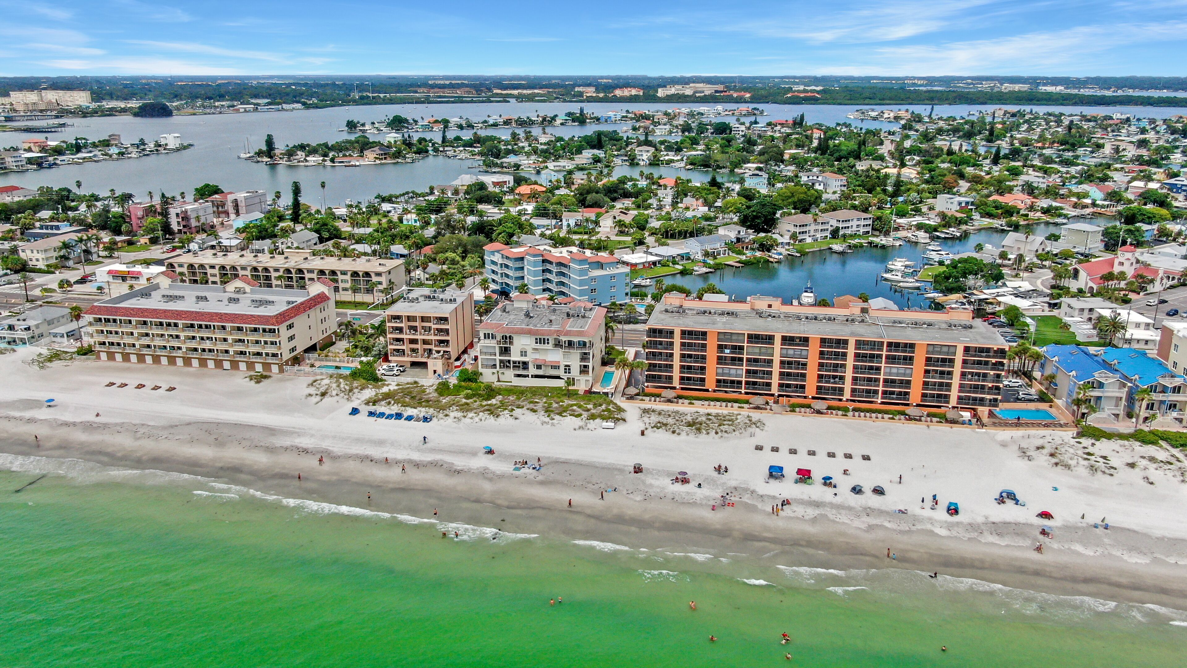 Beach nearby, sun-loungers, beach towels