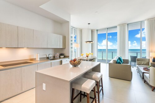 Low-Floor Oceanfront 2BR with Stunning Ocean Views