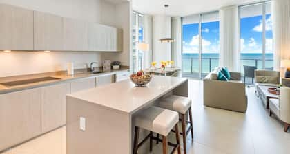 Low-Floor Oceanfront 2BR with Stunning Ocean Views