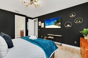 6 bedrooms, desk, iron/ironing board, travel cot - Epic Disney Villa • Hidden Arcade & Playroom! 6 Bdrm • 12 min from Disney (Kissimmee)