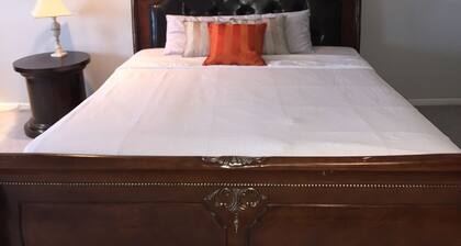 Beautiful Spacious Master BedRoom