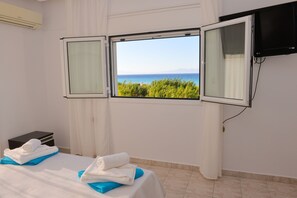 3 bedrooms, in-room safe, desk, soundproofing